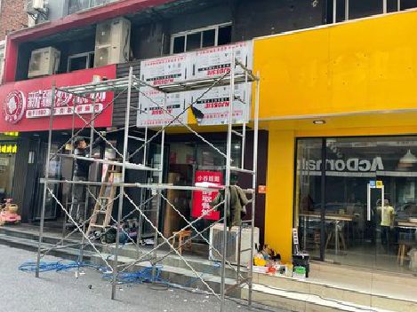 陆良制作广告招牌如何避免它发黄？